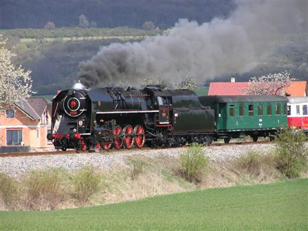 Mnetěš - Parní vlak taženým lokomotivou 475.179 "Šlechtična"