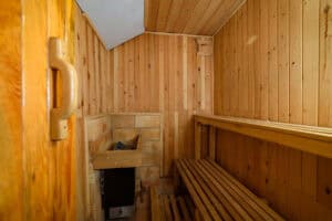 Dřevěná sauna na Chatě Lucie pod Řípem