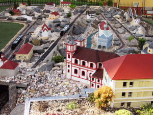 Modelová železnice s miniaturou Litoměřic u kavárny Káva s párou.