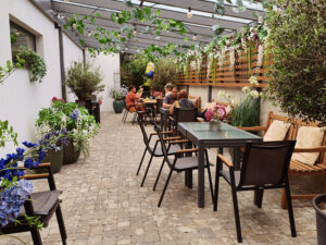 Venkovní zahrádka restaurace Eden v Roudnici nad Labem