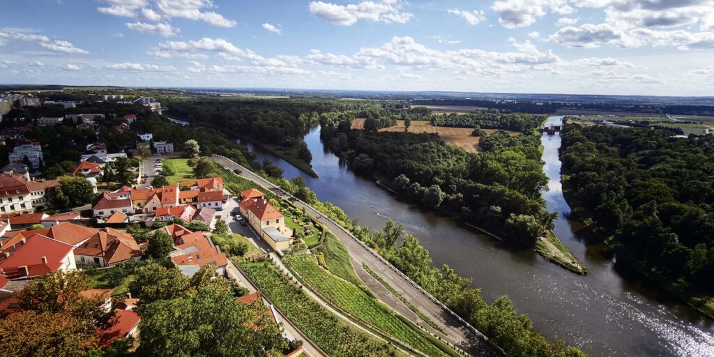 Soutok Labe a Vltavy v Mělníku při pohledu z vyhlídkové věže
