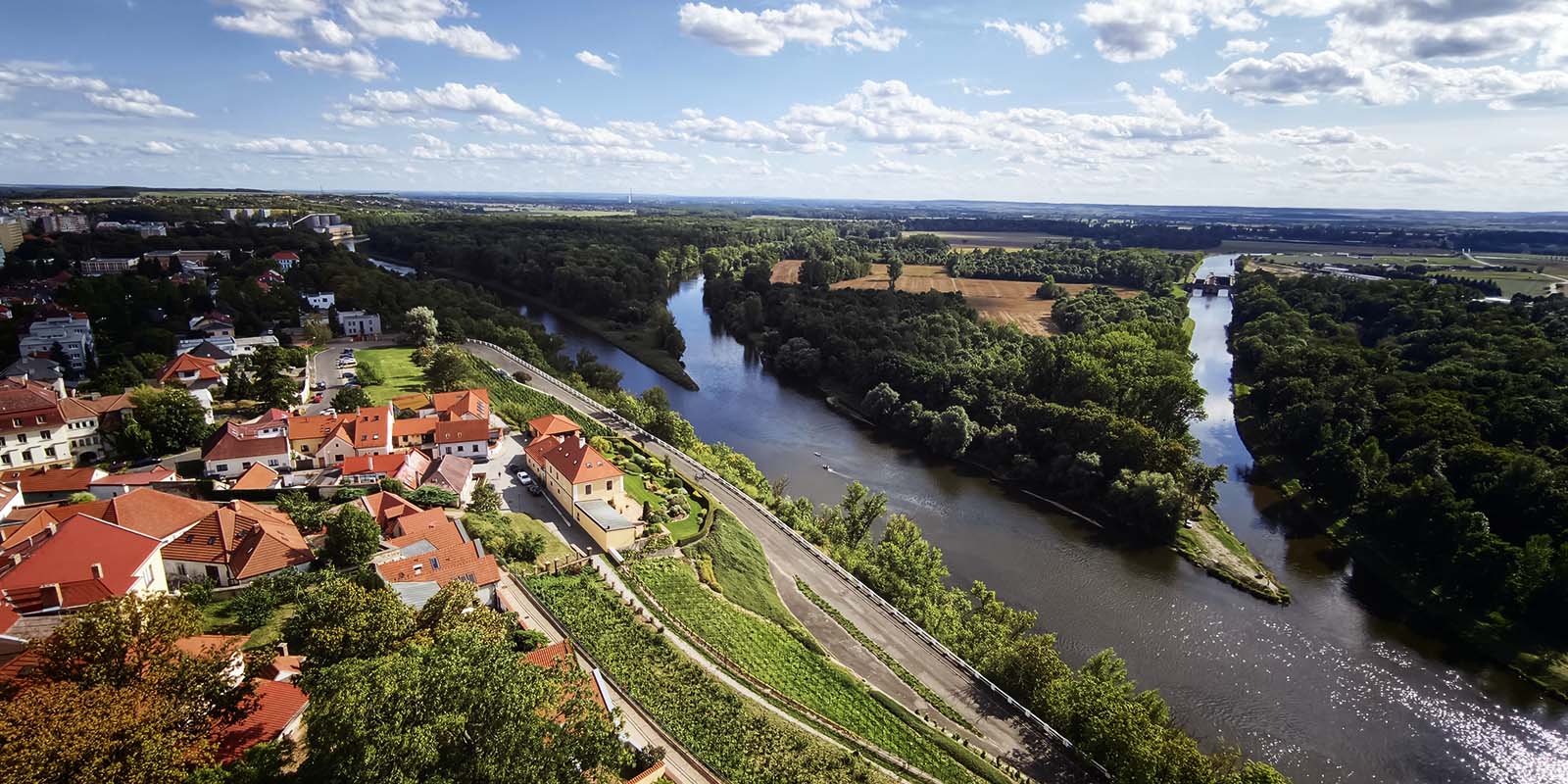 Soutok Labe a Vltavy v Mělníku při pohledu z vyhlídkové věže